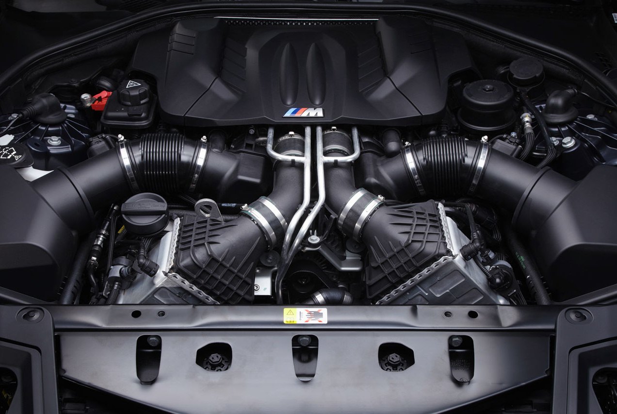 BMW M5 двигатель V8