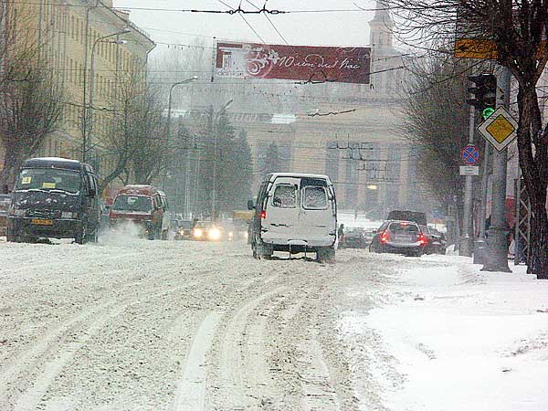 ГИБДД Москвы просит водителей быть более внимательными