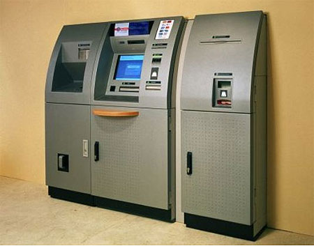 Узнать задолженность по штрафам ГИБДД, можно через банкомат