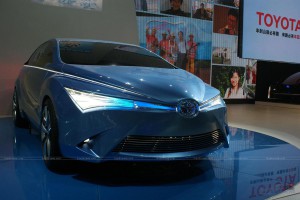 В Шанхае дебютировала два гибридных концепта Toyota для Китая