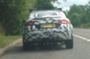 Кроссовер Jaguar попал в объективы фотошпионов
