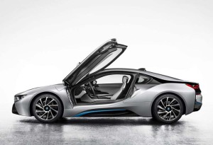 BMW сообщила новые подробности по спорткару i8