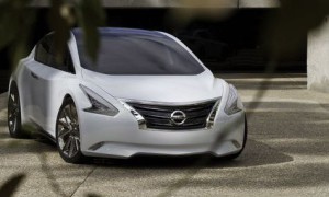 В сети появились первые изображения будущего хэтчбека Nissan