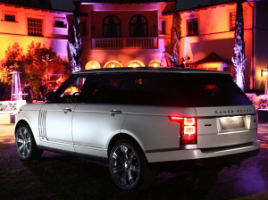 Удлиненная версия Range Rover оценили в России от 4,921 млн. рублей