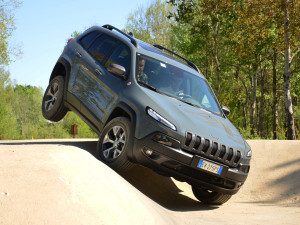 Начинаются продажи нового поколения Jeep Cherokee на российском рынке