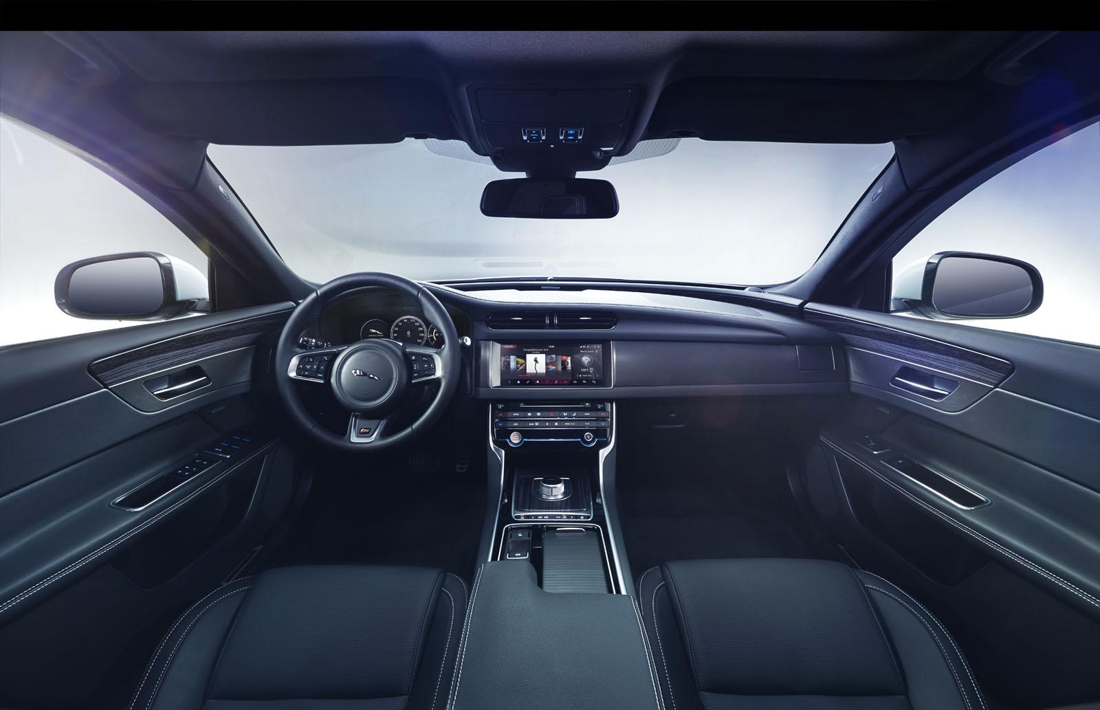 Jaguar XF 2016 фото интерьера