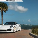 Porsche 911 (991) Turbo S на белых колесах ADV.1