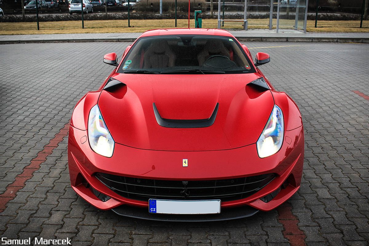красный Novitec Ferrari F12 N-Largo тюнинг-фото
