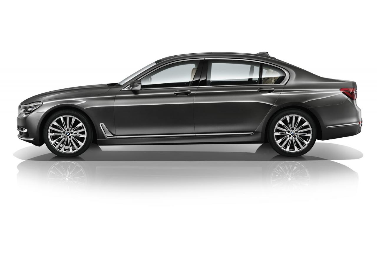 BMW 7-Series 2016 dark grey side view / темно серый сбоку