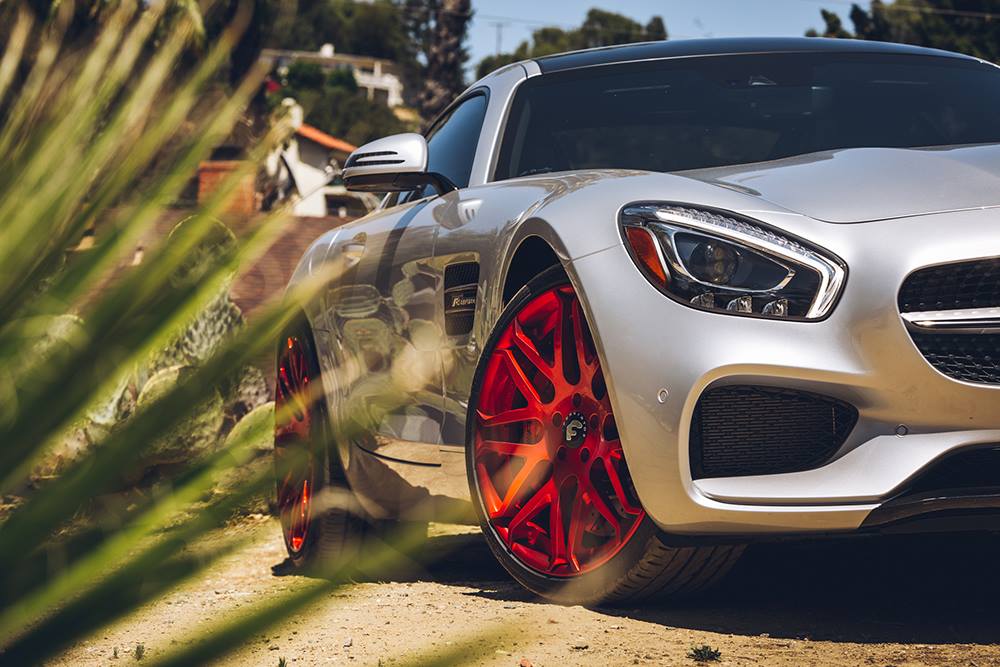 Mercedes-AMG GT S на красных тюнинг-колесах Forgiato Wheels