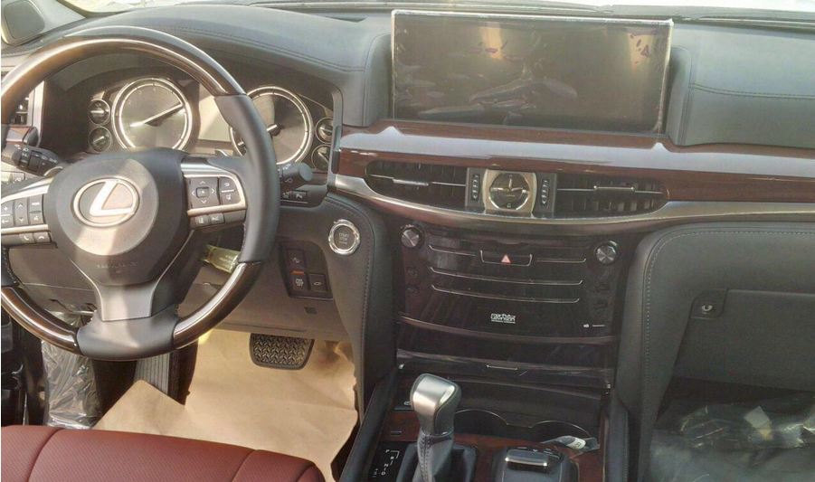 Lexus LX570 2016 шпионское фото интерьера