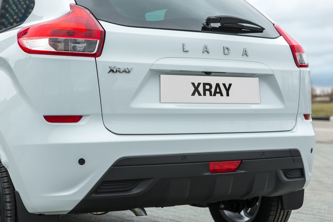 Lada XRAY официальное фото - вид сзади
