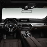 BMW 5 Series 2017 M550i интерьер передняя панель