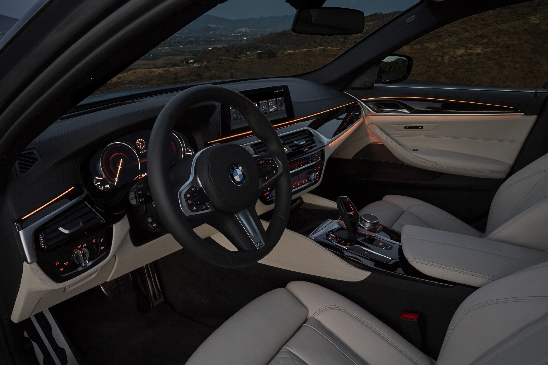 BMW 5 Series 2017 интерьер