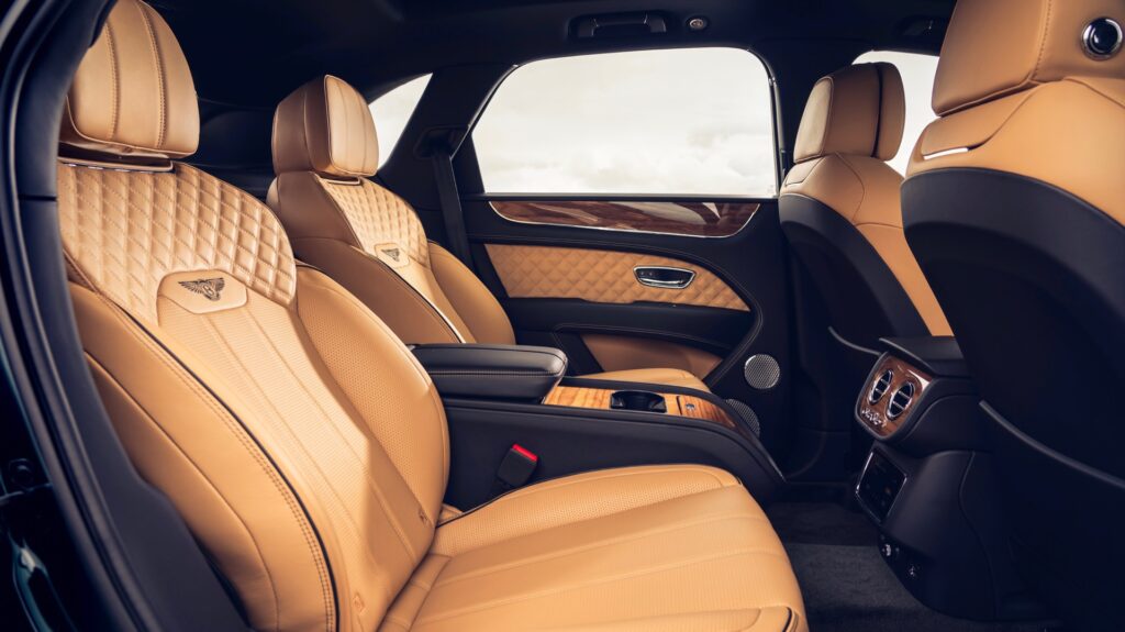 Bentley представила четырехместную версию обновленного Bentley Bentayga
