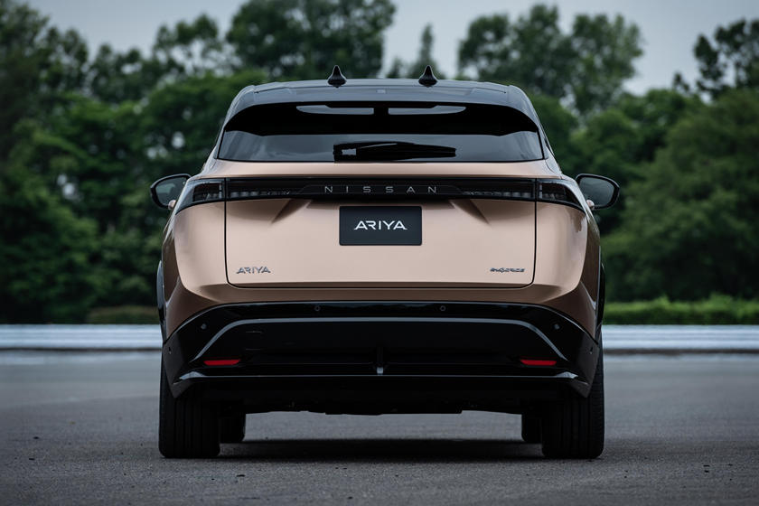 Nissan официально представил свой серийный электрический кроссовер Ariya