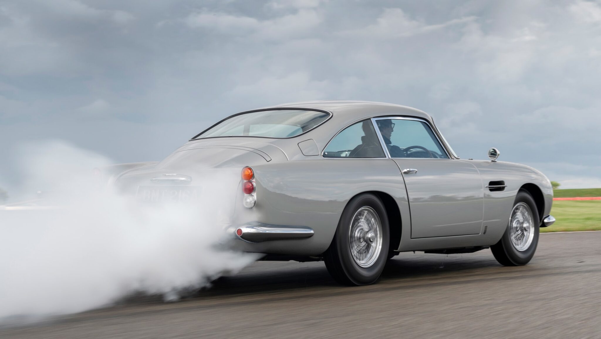 Aston Martin db5 Джеймса Бонда