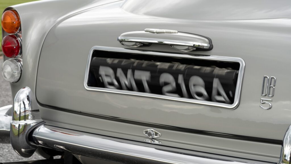 Aston Martin представила новый DB5 Goldfinger ограниченного выпуска