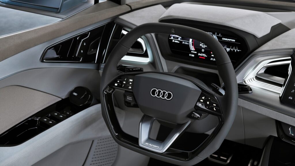 Audi показала электрический кроссовер Q4 Sportback e-tron на фото