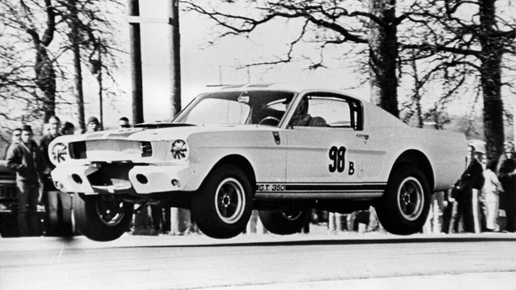 Ford Mustang Shelby GT350R Кена Майлза 1965 года был продан за 3,85 миллиона долларов