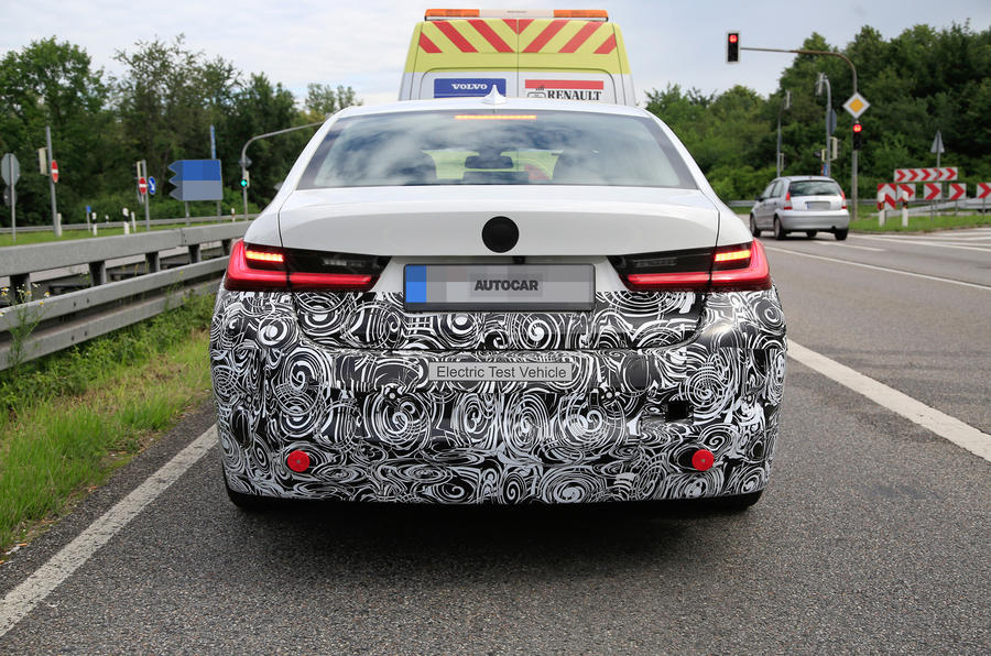 Новый электрокар BMW 3 был замечен на тестах