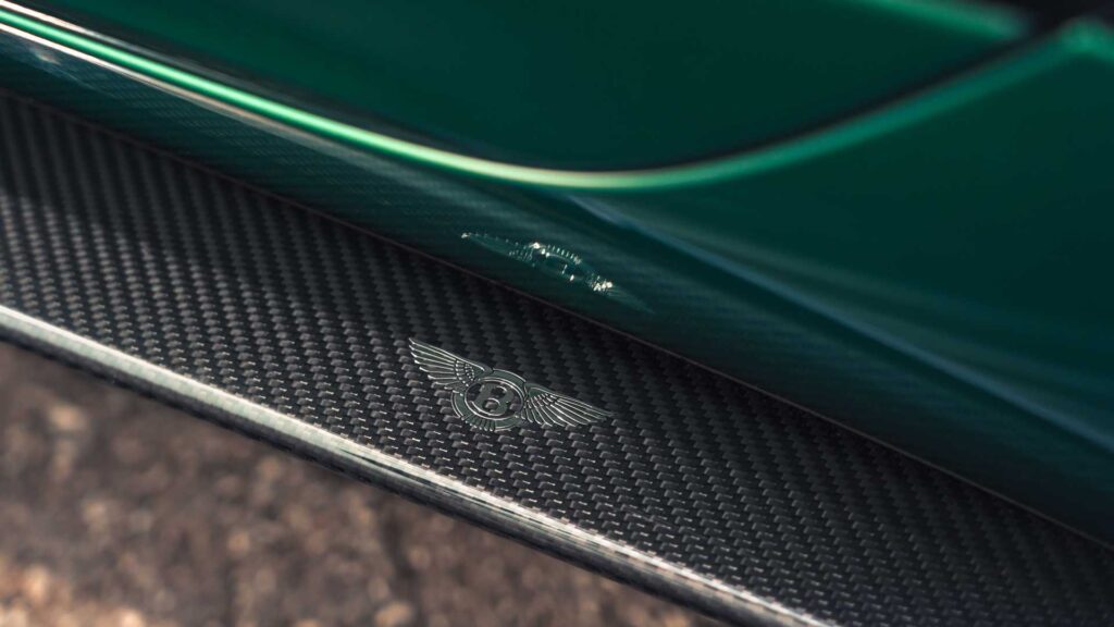 Bentley представила свой Flying Spur с карбоновым обвесом