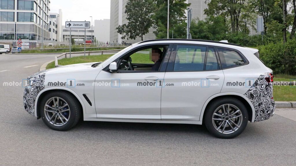 Новый BMW X3 был замечен на тестах впервые