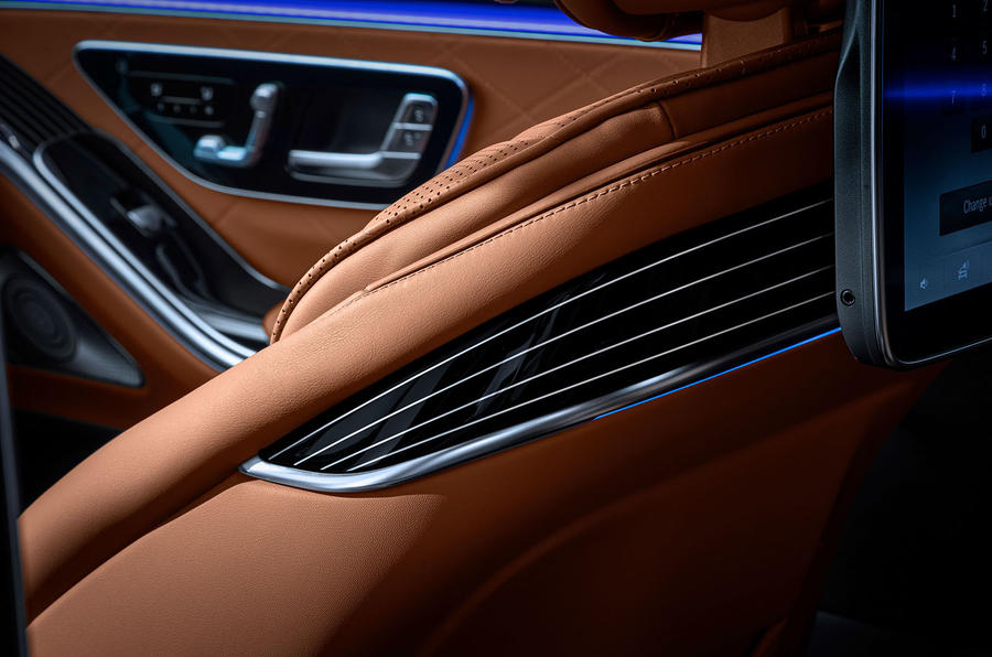 Интерьер нового Mercedes S-Class опубликован на тизерах