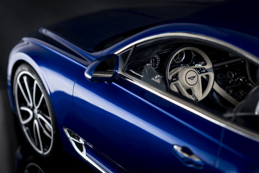 Bentley выпустила официальные миниатюрные модели Continental GT