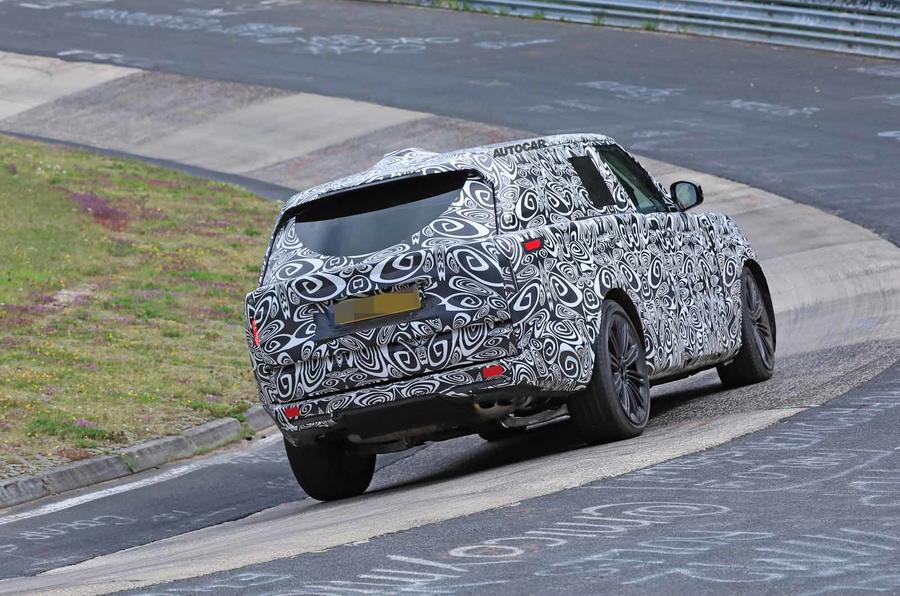 Land Rover тестирует новый Range Rover 2021 года на трассе в Нюрбургринге