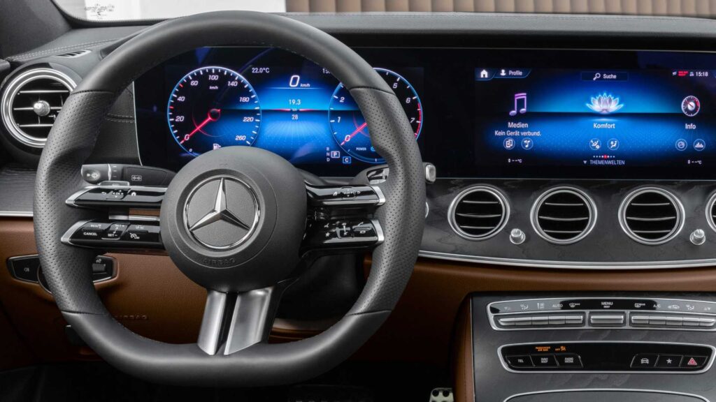 Mercedes-Benz опубликовала цены на новый седан Mercedes-Benz E-Class