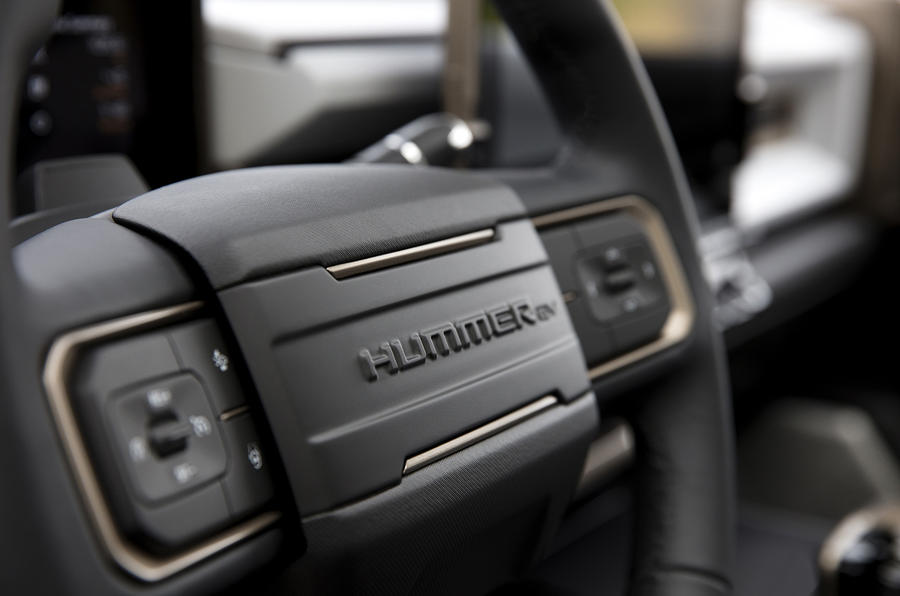 GM официально представил электрический пикап Hummer EV на 986 лошадей