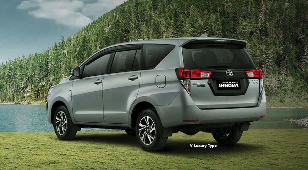 Стартовали продажи обновленного минивэна Toyota Innova