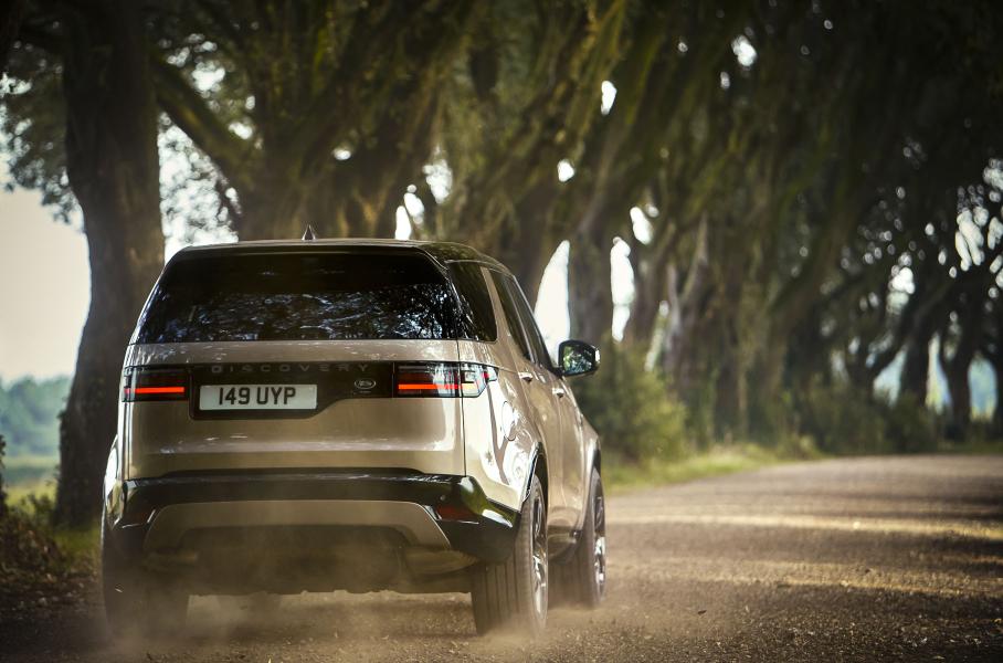 Land Rover официально представил рестайлинговый Discovery