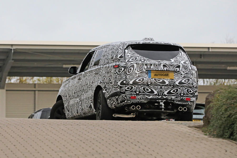 Интерьер нового Range Rover впервые показали на шпионских фото