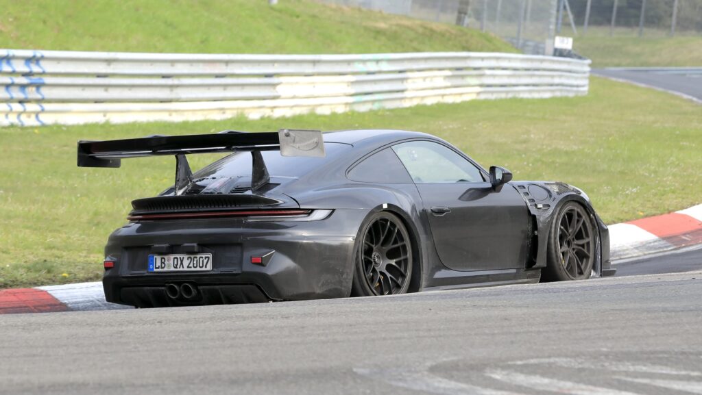 Новый Porsche 911 GT3 RS 2022 года заметили на Нюрбургрингской трассе