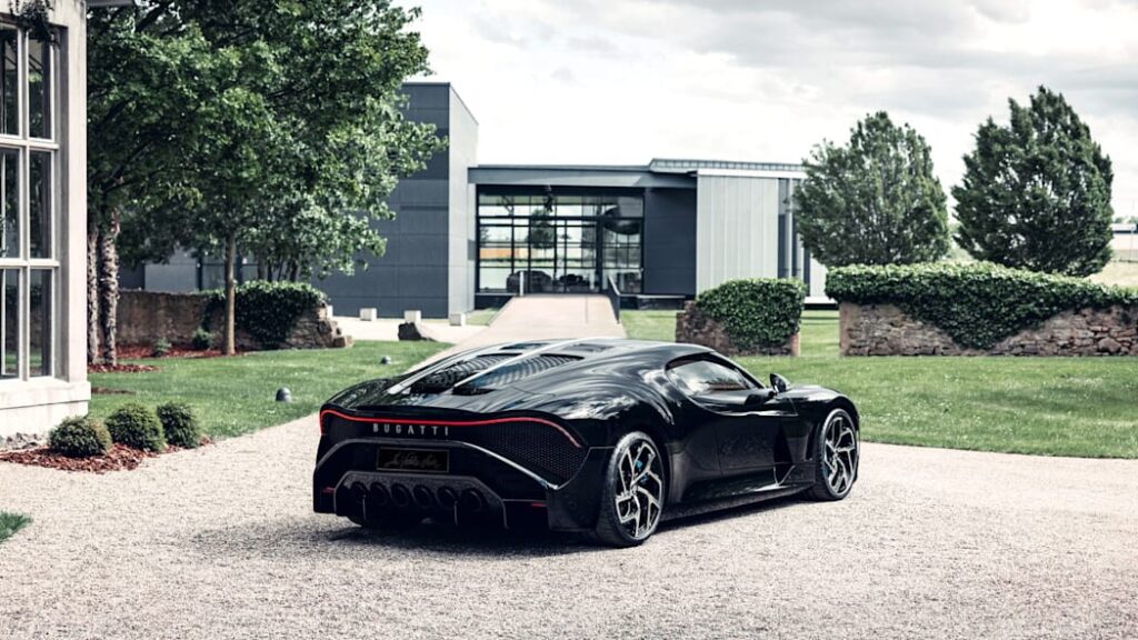 Bugatti представил окончательную версию уникального La Voiture Noire