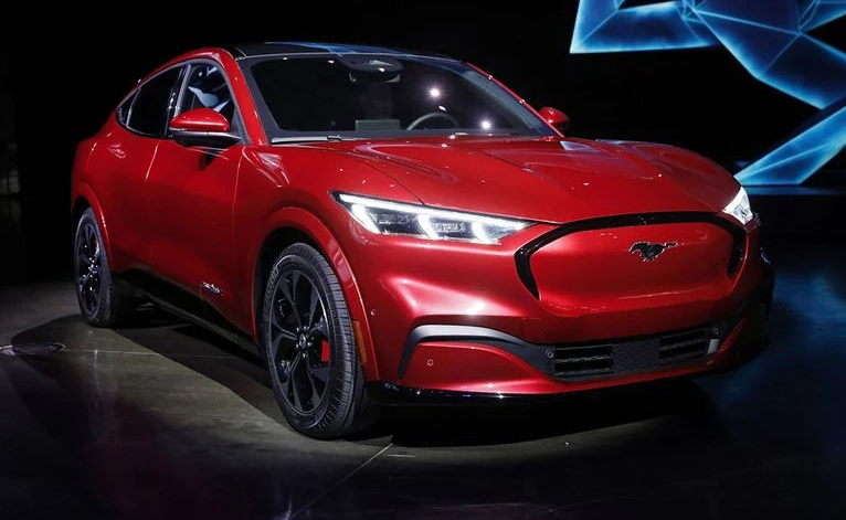 Ford производит электрических Mustang Mach-E больше, чем бензиновых моделей