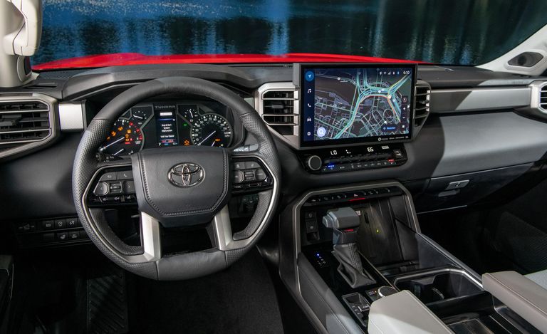 Компания Toyota презентовала в США новое поколение пикапа Tundra