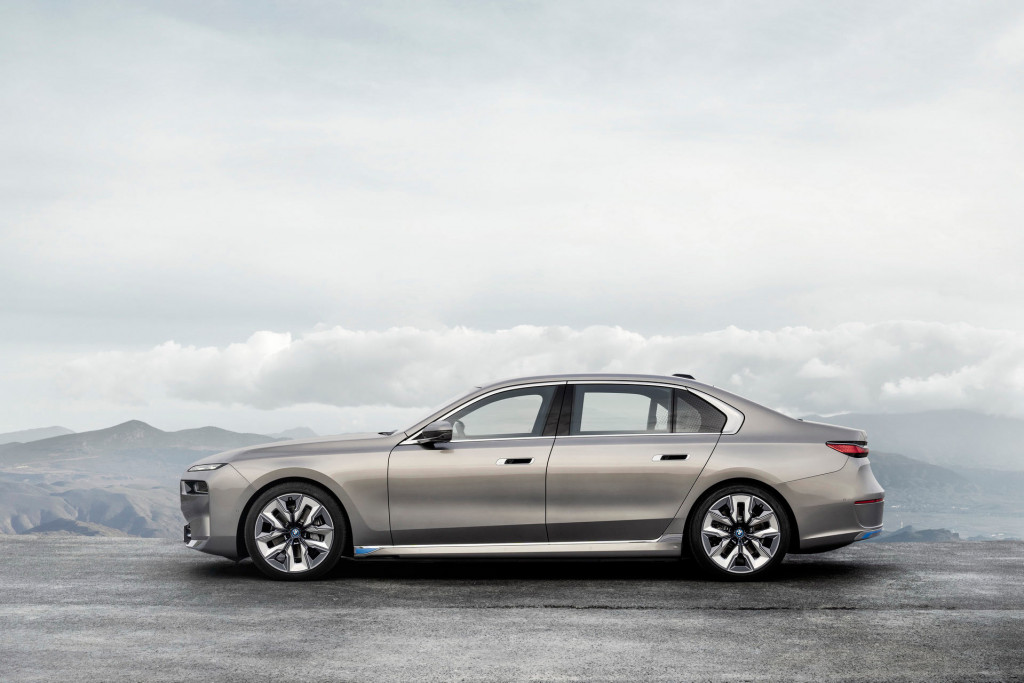 Компания BMW представила флагманский седан 7-Series нового поколения