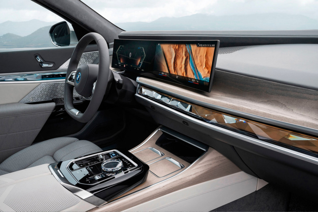Компания BMW представила флагманский седан 7-Series нового поколения