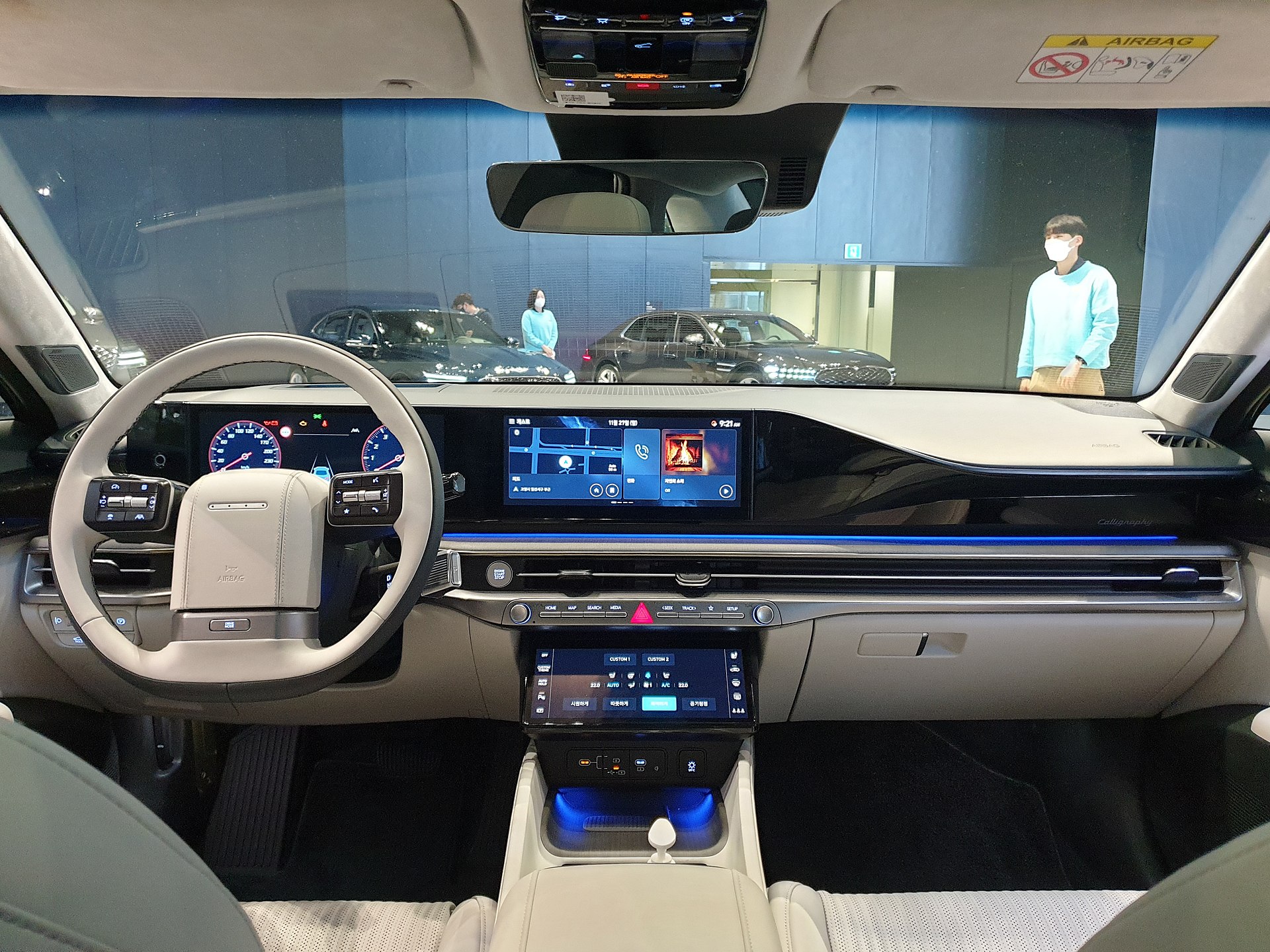 Компания Hyundai опубликовала фотоснимки салона 5-метрового седана Hyundai Grandeur