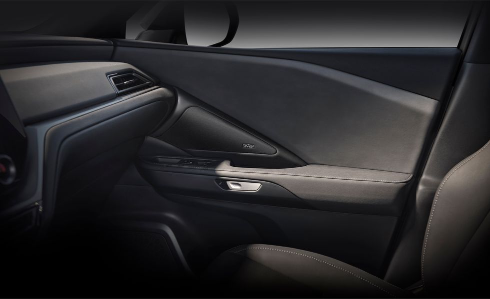 Lexus представила первые изображения нового трехрядного внедорожника TX