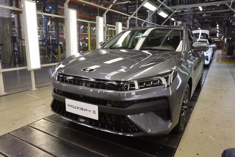 На заводе в РФ запустили производство нового седана «Москвич 6»