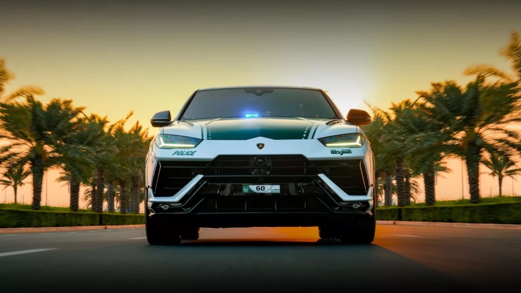 Полиция Дубая пополнила свой автопарк 657-сильным Lamborghini Urus Performante