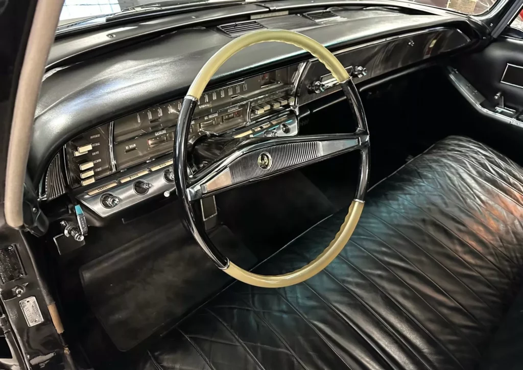Президентский лимузин Imperial Crown 1964 года выпуска LBJ выставят на аукцион