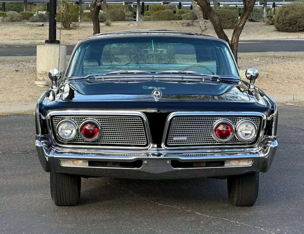 Президентский лимузин Imperial Crown 1964 года выпуска LBJ выставят на аукцион