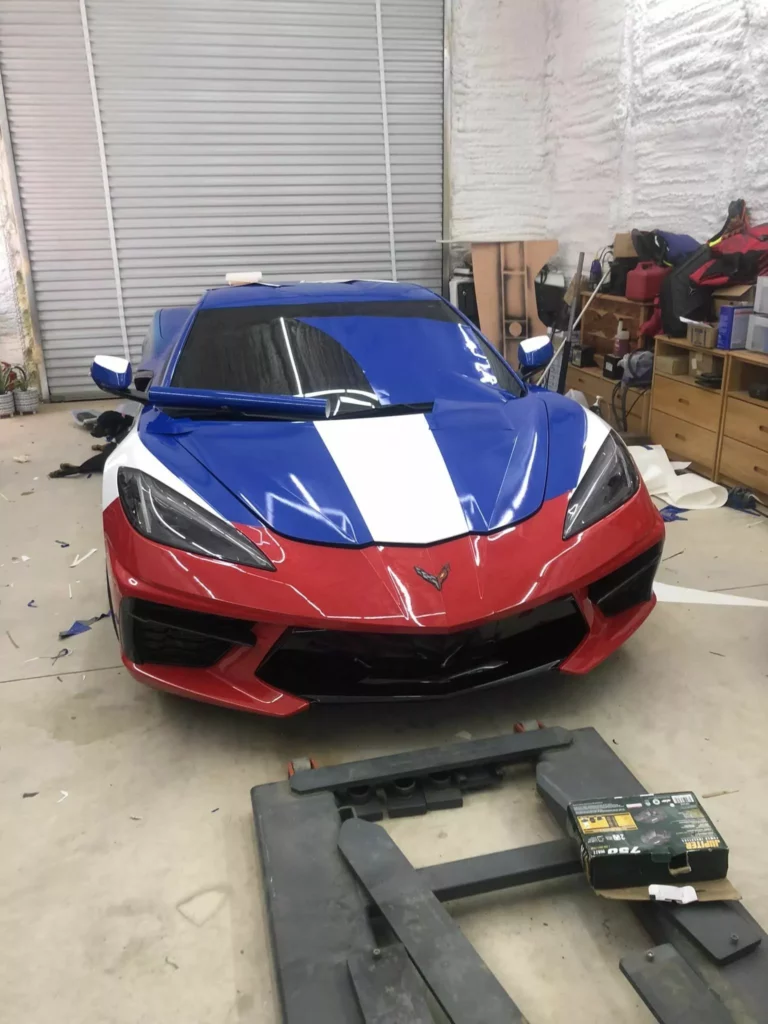 Полиция Флориды конфисковала Chevrolet Corvette Stingray 2022 года у торговца наркотиками и забрала его в свой автопарк