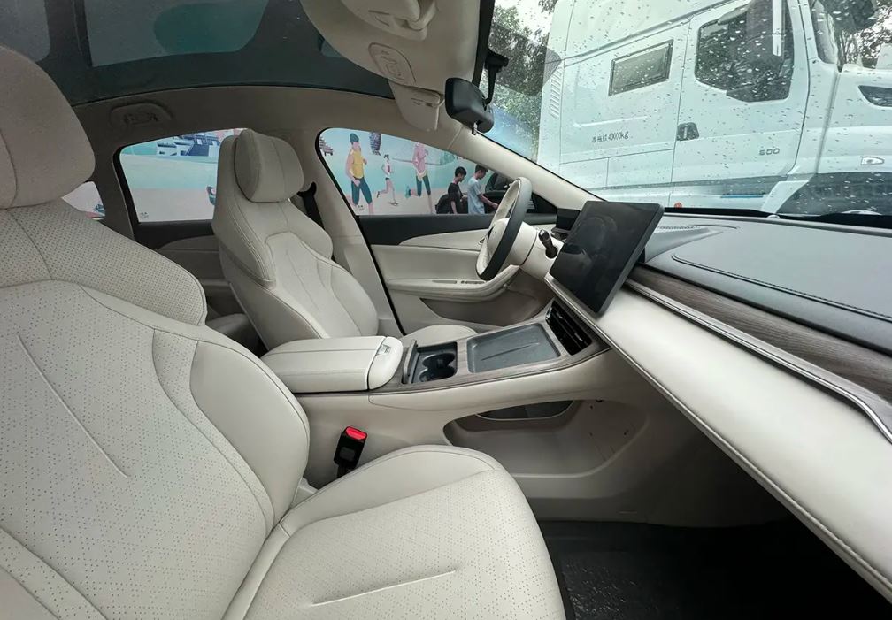 Dongfeng Forthing представила новый электрический седан Xinghai S7