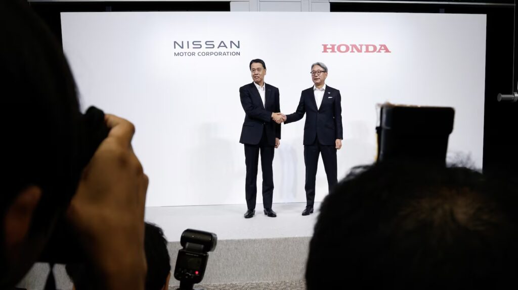 Foxconn приостановила интерес к Nissan из-за переговоров о слиянии с Honda